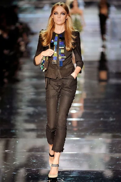 Look 18